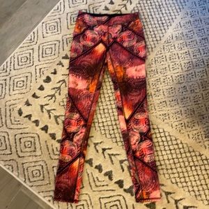 NWOT Multi color Sz S leggings w/ drawstring